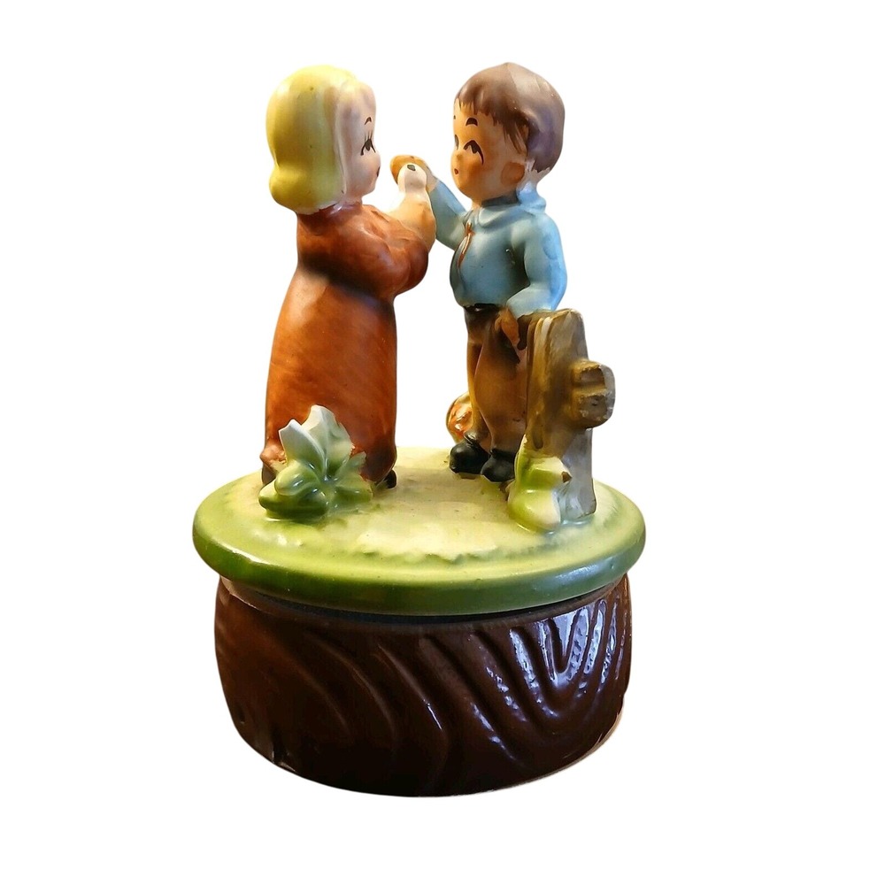 Dove Girl Boy Ceramic Music Box Laras Song Sankyo Japan circa 1970s Collect#86B5